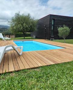 Bazén v ubytování Casa da Lo nebo v jeho okolí