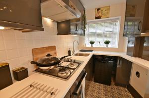 O bucătărie sau chicinetă la Boutique cottage set in historic town of Clitheroe +5 fotografii
