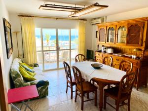 a kitchen and dining room with a table and chairs at Chez Marina in Les Cases d'Alcanar