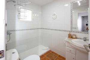 A bathroom at Cristina III Még 21 kép