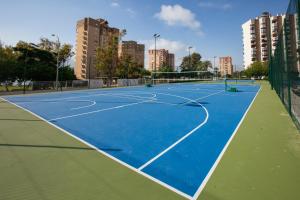 Tennis and/or squash facilities at Cristina III or nearby