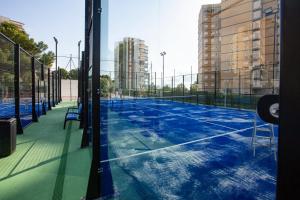 Tennis and/or squash facilities at Cristina III or nearby