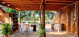 Aed väljaspool majutusasutust Baan Suan Taboon Homestay