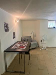 Posteľ alebo postele v izbe v ubytovaní Monolocale a Campione d’Italia