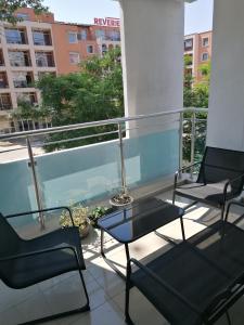 A balcony or terrace at Quiet 1 bed sunny beach
