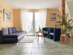 a living room with a couch and a table at Maritimes Ambiente in Sassnitz