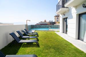 Bazén v ubytování Nova Butik Hotel Çeşme nebo v jeho okolí