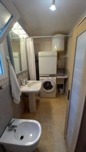 A bathroom at Ático Roquetas