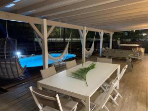 Πισίνα στο ή κοντά στο Villa Morene