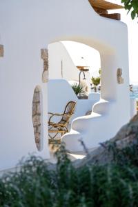 Bazén v ubytovaní Blue Pearls-Adults Only Luxury Suites alebo v jeho blízkosti