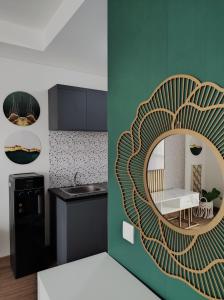 Kuchyň nebo kuchyňský kout v ubytování Apartemen Strategis Yogyakarta