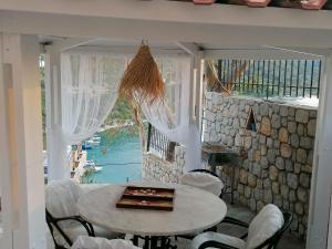 a room with a table and chairs and a window at MAMMA MIA On THE BEACH in Pefkali