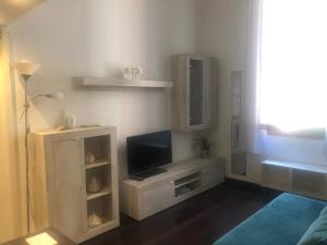 Televízia a/alebo spoločenská miestnosť v ubytovaní Venetian Loft House