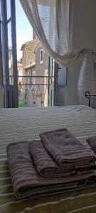 Giường trong phòng chung tại La casa di Claudia. Nel cuore della Tuscia Cimina.