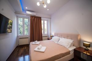 A bed or beds in a room at Casa Reale Corfu Még 37 kép