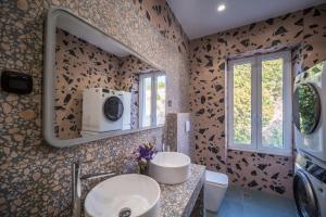 A bathroom at Casa Reale Corfu