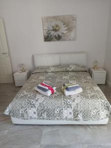 a bedroom with a bed with two towels on it at Residenza Tafuri in Salerno