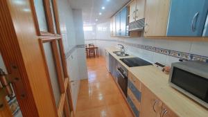 Kuchyňa alebo kuchynka v ubytovaní Apartamento centro playa estación de tren