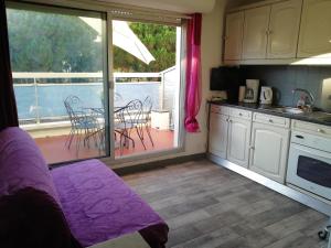 Kuchyňa alebo kuchynka v ubytovaní La Grande-Motte : Appartement avec belle vue