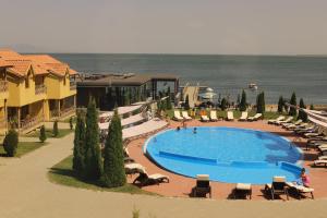 Bazén v ubytování Best Western Bohemian Resort nebo v jeho okolí