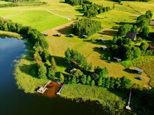 Skats uz naktsmītni Atpūtas vieta Ežezers no putna lidojuma