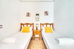 two twin beds in a room with a night stand at Espanhouse David 2 bedroom apartment Torrevieja with pool in Torrevieja