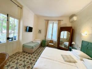 Postel nebo postele na pokoji v ubytování Hotel Villa Provencale