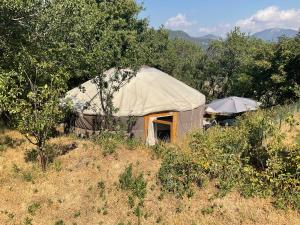 an old yurt in the middle of a field at Le pérussier in Châteauvieux