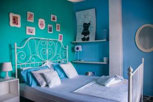 a blue bedroom with a bed with blue walls at Casavita 1 in Polychrono