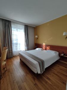 Postel nebo postele na pokoji v ubytování Hôtel Vauban