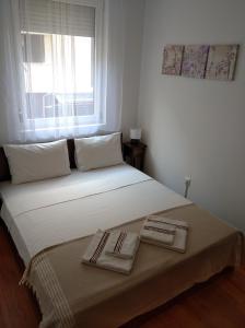 Giường trong phòng chung tại Karastoyanovi's apartment- Studentski grad