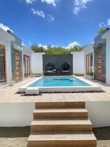 a swimming pool in the middle of a house at Moringa Resort - Studio A with Pool open air shower & Bath in Willemstad