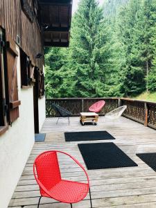 Photo de la galerie de l'établissement Chalet Rivière du Bon Nant Location de 6 à 14 personnes en Haute Savoie, à Saint-Gervais-les-Bains