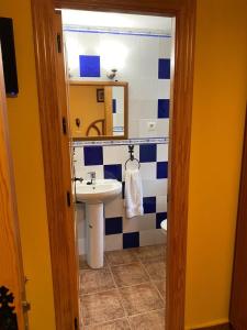 A bathroom at Casa Cuevas Még 37 kép