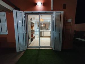 Fotografia z galérie ubytovania Fantástico ático con Jacuzzi y preciosa terraza v destinácii Puerto Rico de Gran Canaria