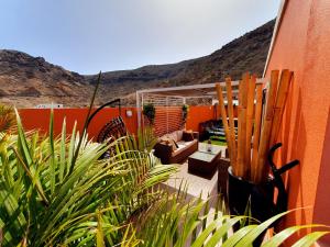 Fotografia z galérie ubytovania Fantástico ático con Jacuzzi y preciosa terraza v destinácii Puerto Rico de Gran Canaria