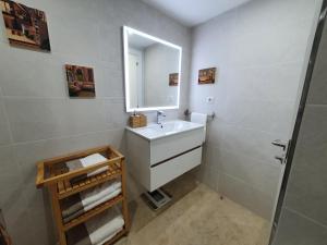 Fotografia z galérie ubytovania Fantástico ático con Jacuzzi y preciosa terraza v destinácii Puerto Rico de Gran Canaria
