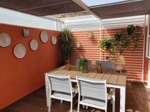 Fotografia z galérie ubytovania Fantástico ático con Jacuzzi y preciosa terraza v destinácii Puerto Rico de Gran Canaria