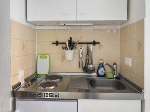 a kitchen with a sink and a counter top at Helles Studio in Innenstadt mit Netflix in Mannheim