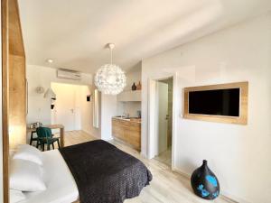 Postel nebo postele na pokoji v ubytování Apartments and Rooms Mateša
