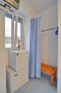 a small room with a bench and a window at Katerina Rooms in Adamas