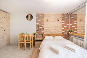 Posteľ alebo postele v izbe v ubytovaní Ochota Sunny Studio