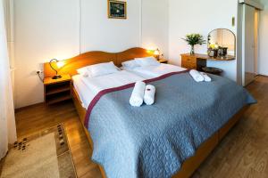 Postel nebo postele na pokoji v ubytování Napfény Hotel