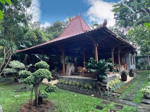 - un pavillon dans le jardin du complexe dans l'établissement Dream Village, à Jarakan