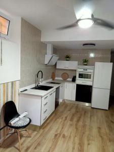 Kuchyň nebo kuchyňský kout v ubytování Ángeles home