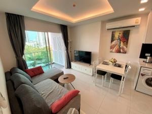 TV a/nebo společenská místnost v ubytování One Tower Condo Pattaya SeaView 86