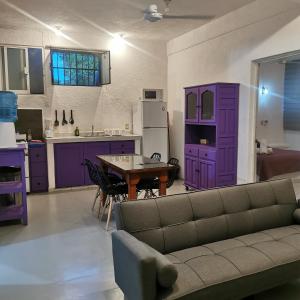 Dapur atau dapur kecil di 2 bedroom apartment with a/c Wi-Fi best location!