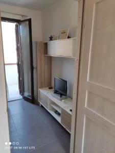 TV a/nebo společenská místnost v ubytování Casa vacanze MareMonti