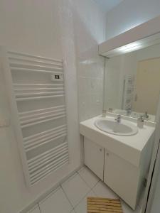 Zdjęcie z galerii obiektu Appartement climatisé au cœur de Port Fréjus w Fréjus +13 zdjęć