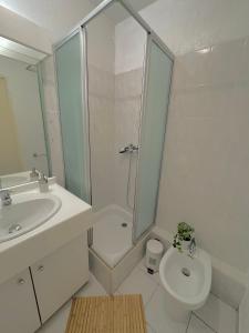 Fotografia z galérie ubytovania Appartement climatisé au cœur de Port Fréjus v destinácii Fréjus
